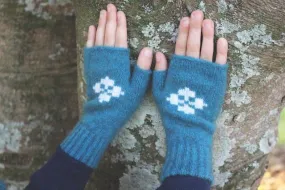 CHILD'S FINGERLESS MITTEN