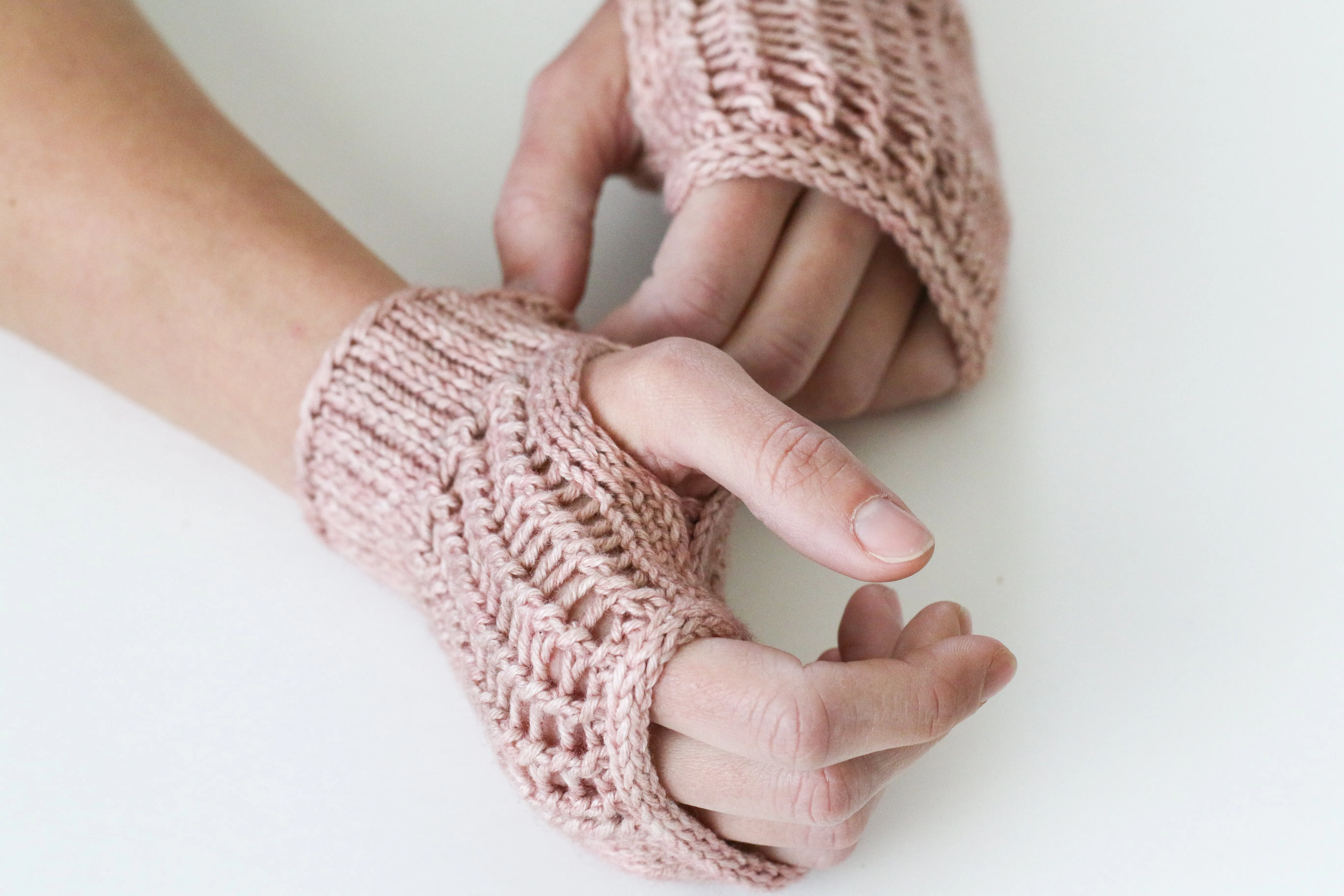 Knitted Netting Fingerless Gloves   Hat