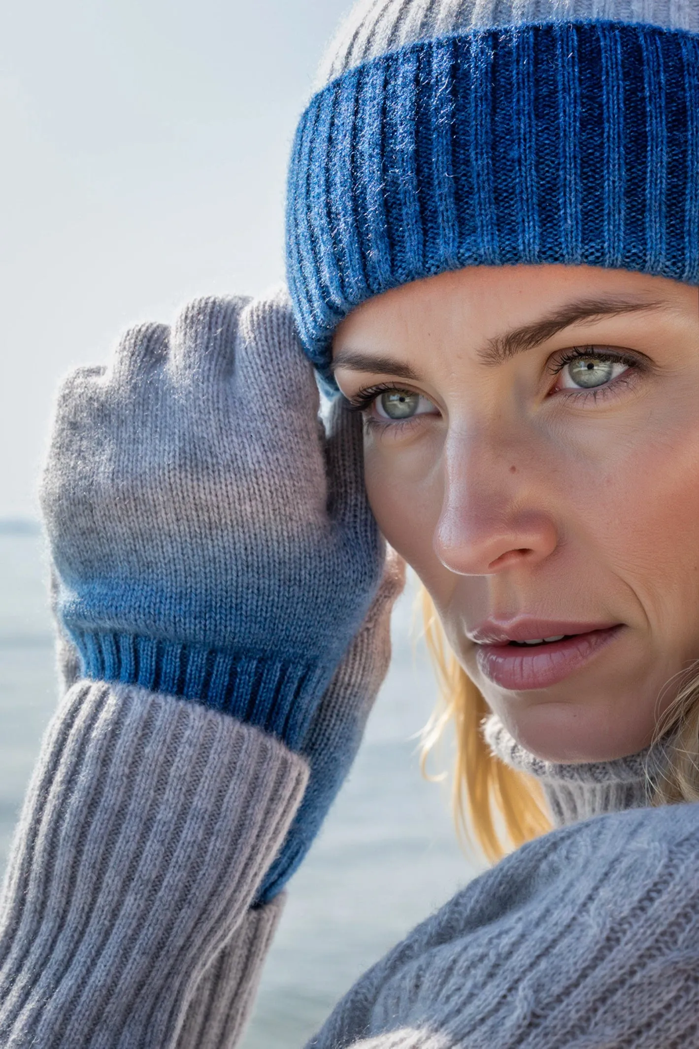 Sustainable Cashmere Glove - Blue Dip-Dye