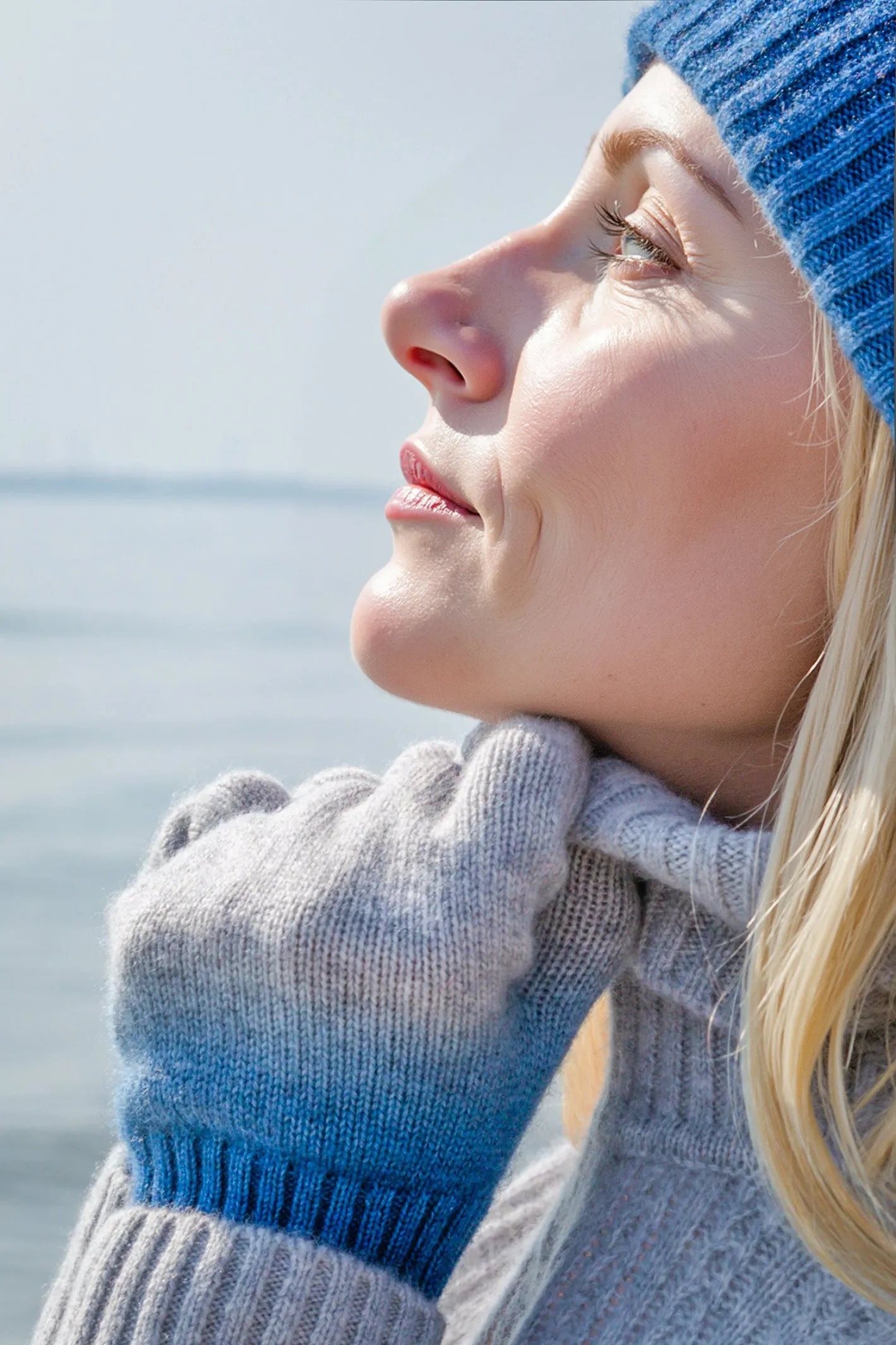 Sustainable Cashmere Glove - Blue Dip-Dye