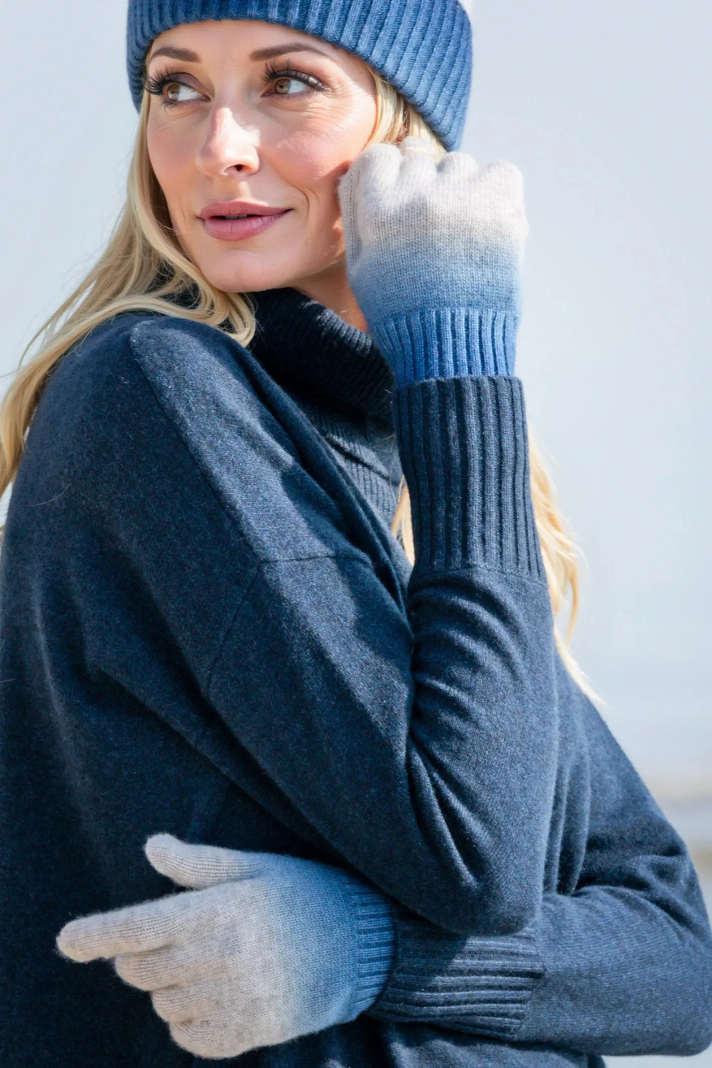 Sustainable Cashmere Glove - Blue Dip-Dye