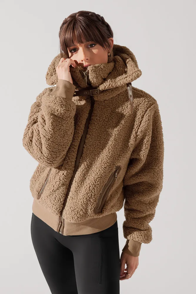 The Kinsley Bomber Jacket in Faux Sherpa - Teddy Bear Brown