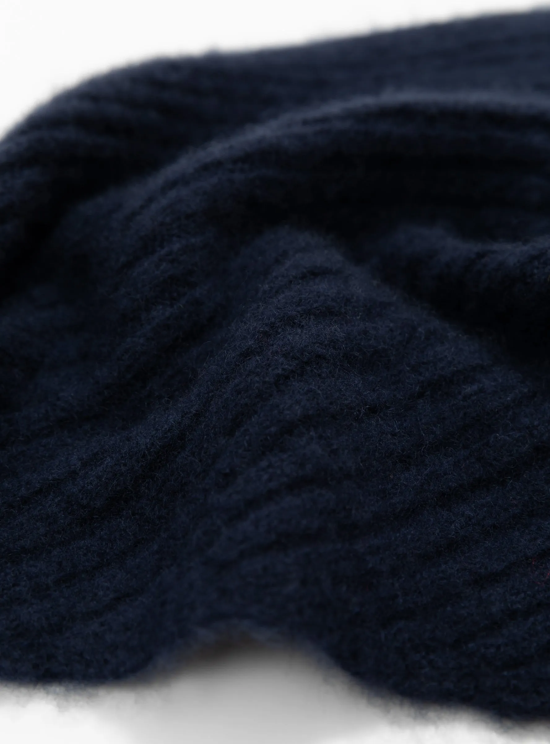 x Couverture Nimbus Ribbed Triangle Scarf Navy